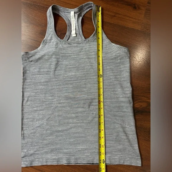 Lululemon Swiftly Tech Racerback Tank Black White Stripe Womens Sz 8 - Picture 6 of 8